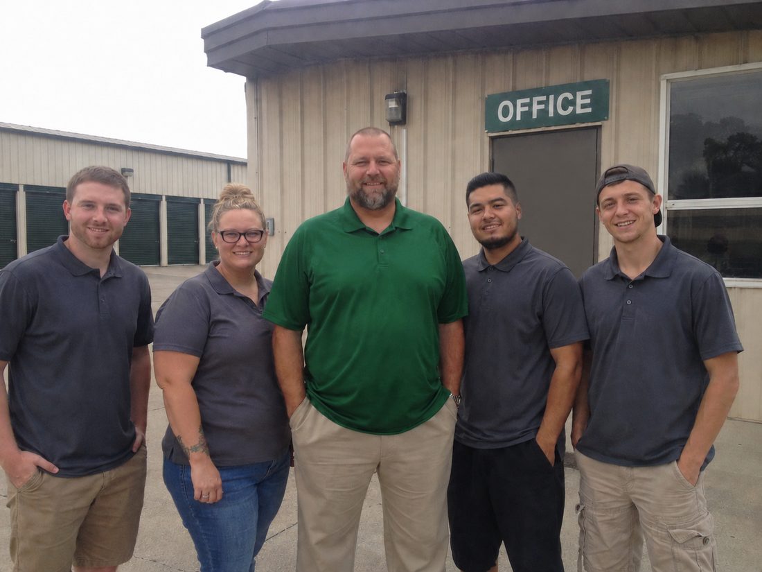 Pest control professionals in Corona, CA